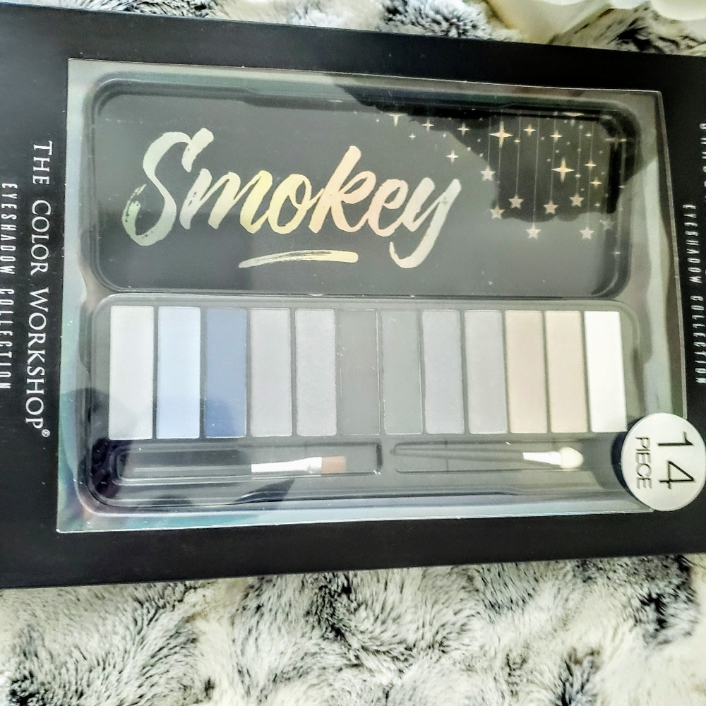 🛑SOLD FREE W/ $35 ORDER Smokey Eyeshadow Palette - Picture 2 of 3